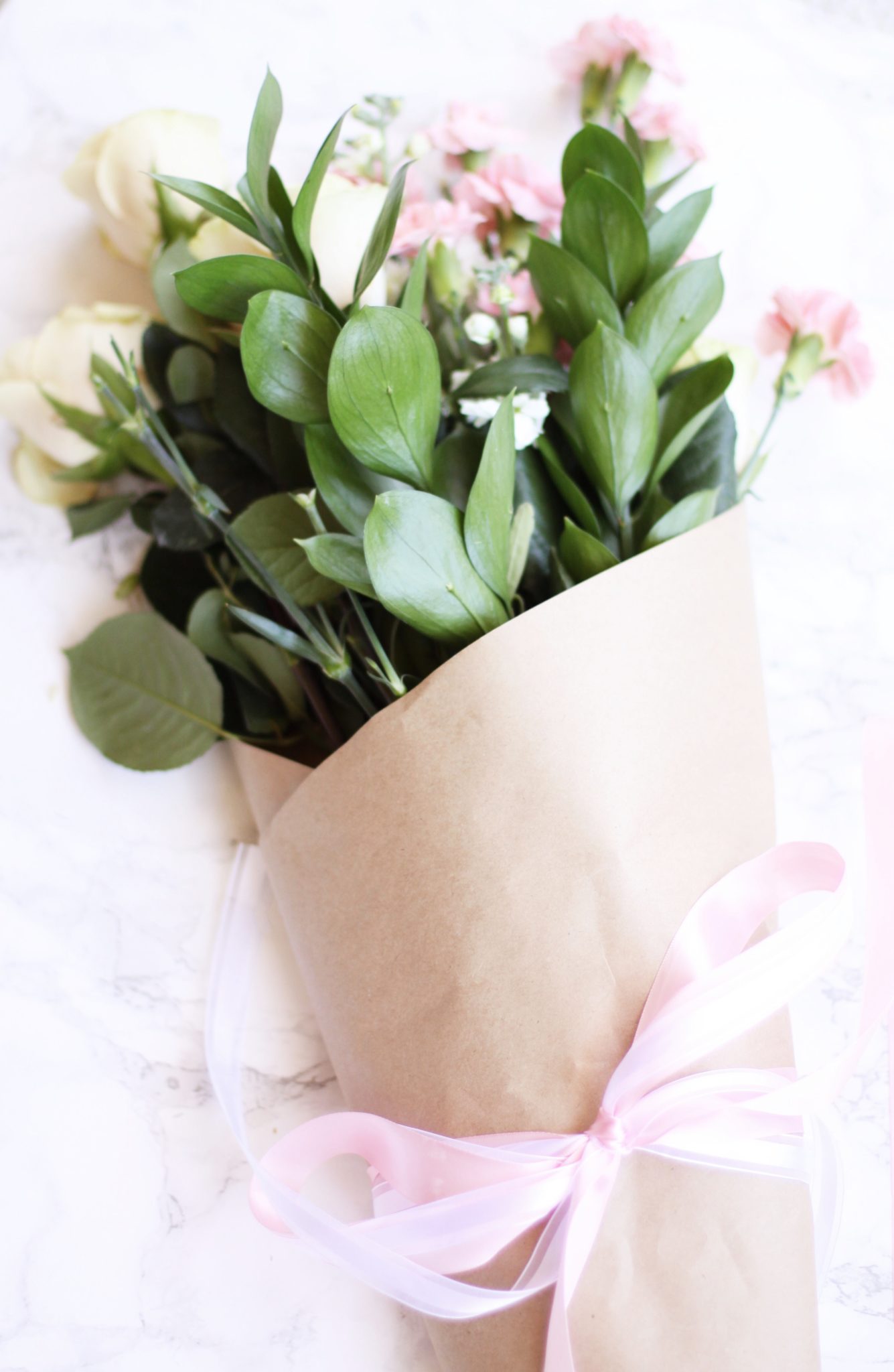 How to wrap your Mother's Day flowers in craft paper!  How to wrap  flowers, Flower bouquet diy, Diy bouquet